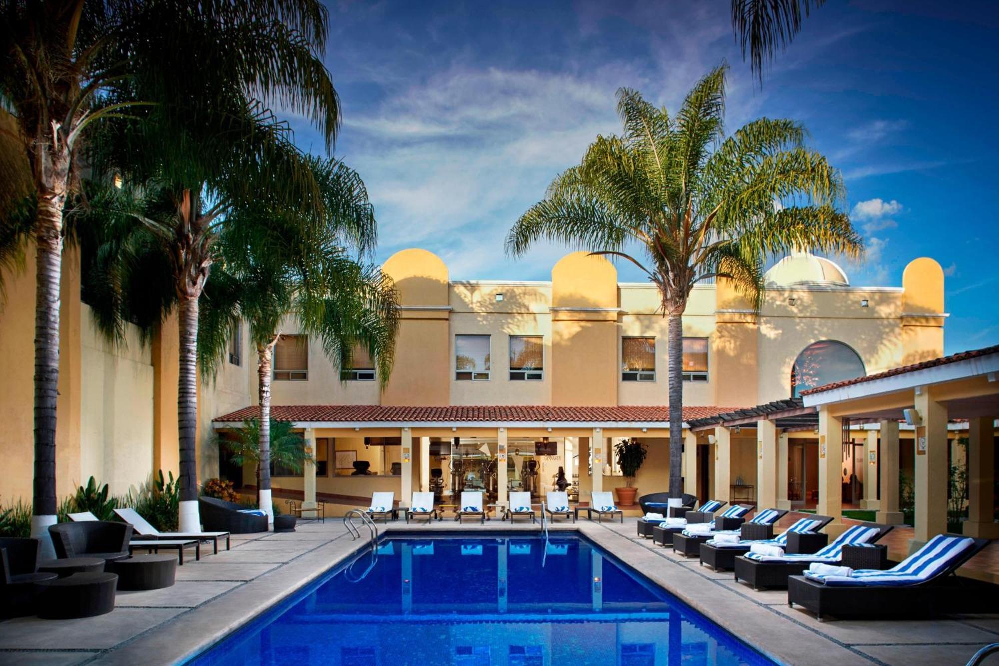 Fiesta Americana Hacienda Ixtapan De La Sal Exterior foto The pool at the hotel