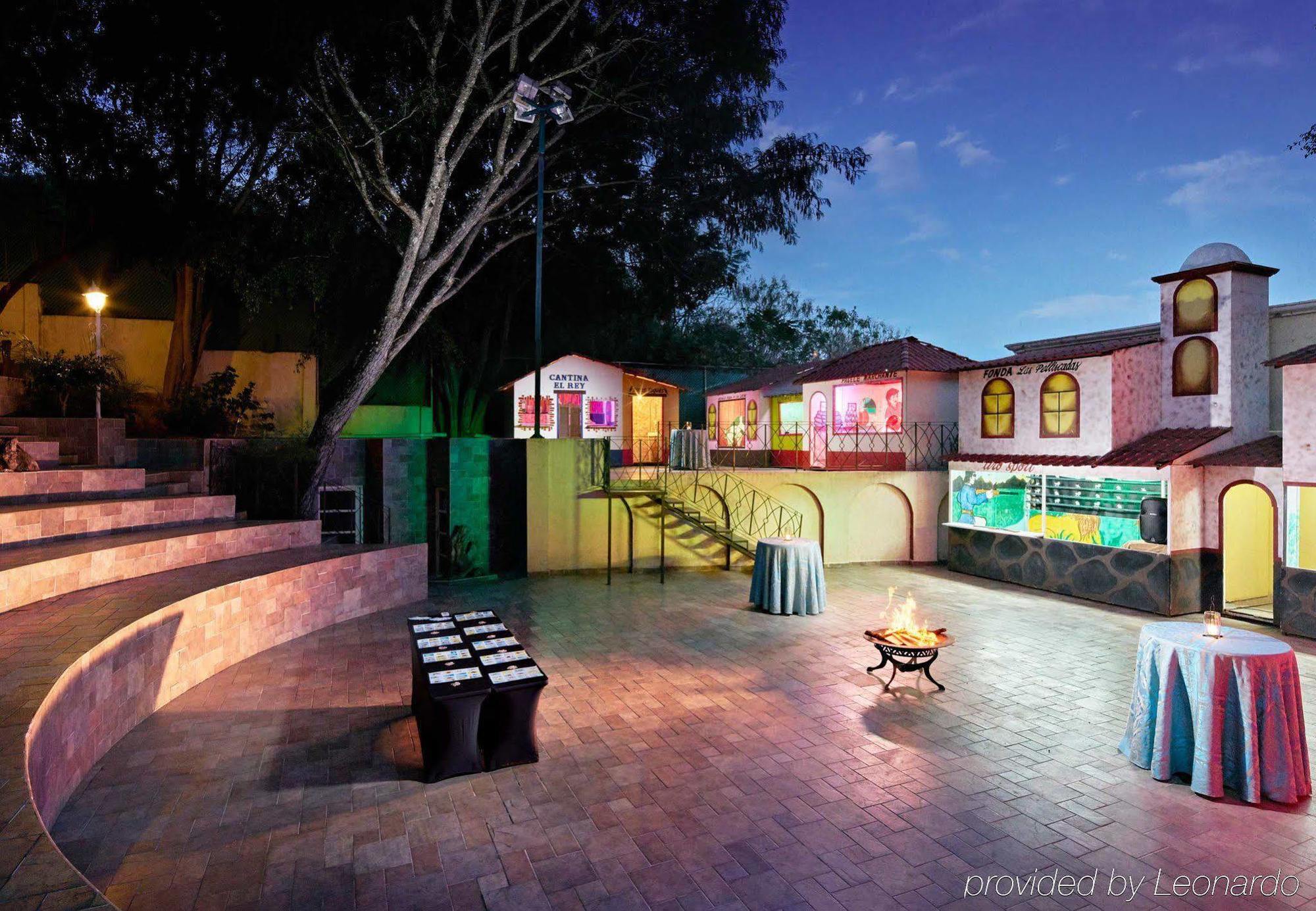 Fiesta Americana Hacienda Ixtapan De La Sal Exterior foto The Village at the Hard Rock Hotel