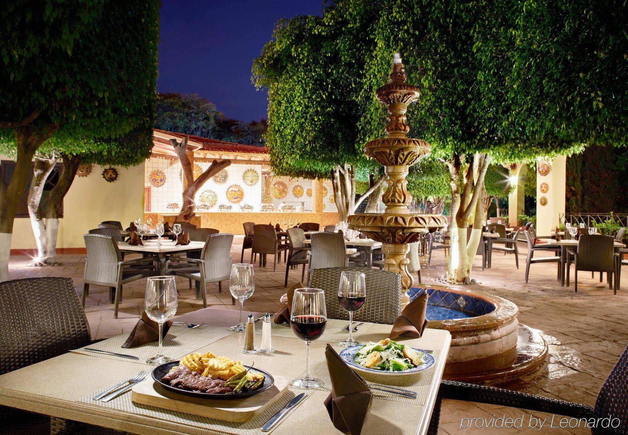 Fiesta Americana Hacienda Ixtapan De La Sal Exterior foto The restaurant