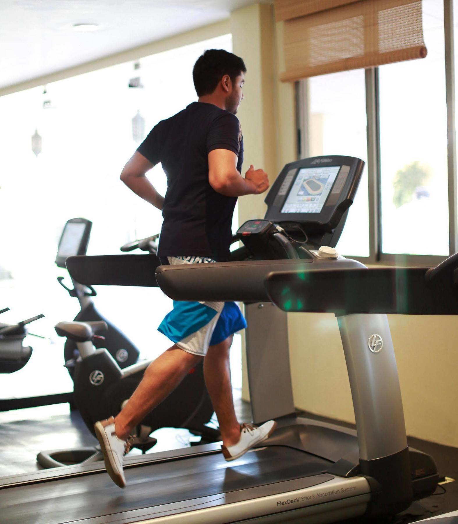 Fiesta Americana Hacienda Ixtapan De La Sal Exterior foto A treadmill in use