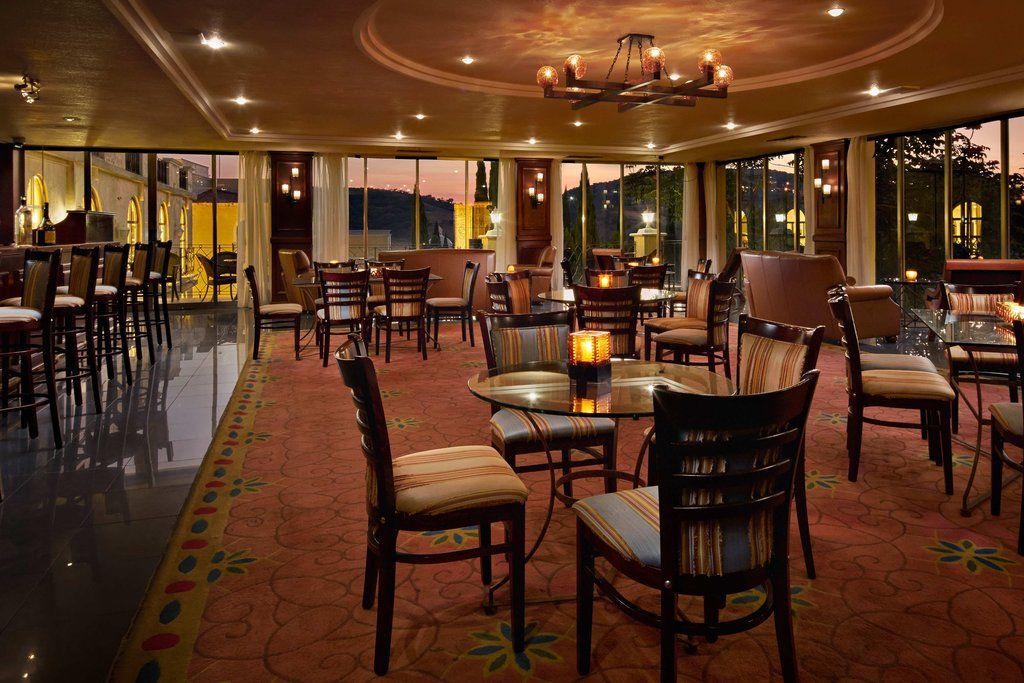 Fiesta Americana Hacienda Ixtapan De La Sal Exterior foto The lobby lounge at the Sheraton Club