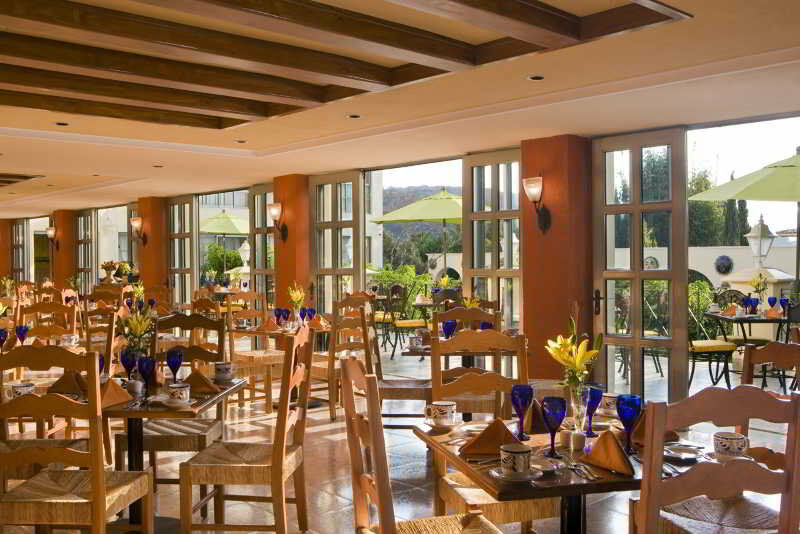Fiesta Americana Hacienda Ixtapan De La Sal Exterior foto The restaurant at the hotel